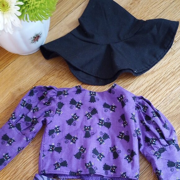 Witch/halloween costume for 18" doll with kittens - Picture 3 of 3